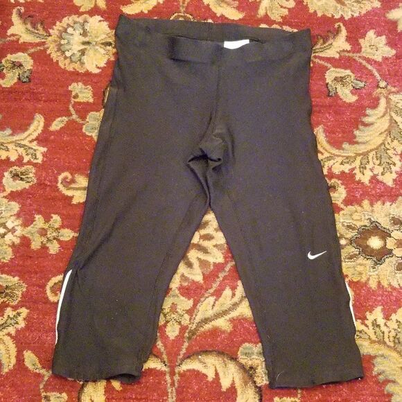 Nike Dri Fit Workout capris, leggings Size Small - Picture 1 of 3